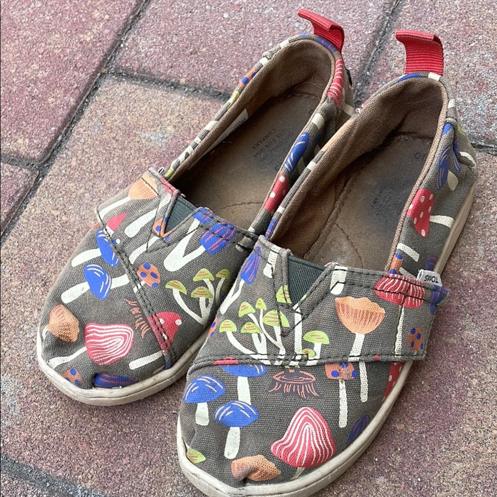Toms kids glow-in-the-dark mushroom shoes